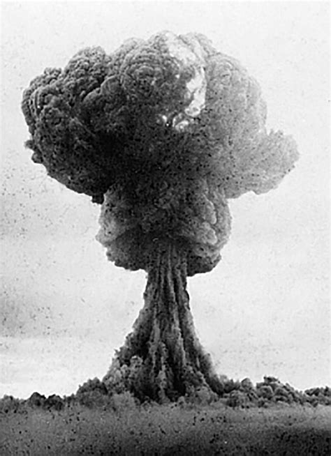 первые испытания ядерного оружия произошли